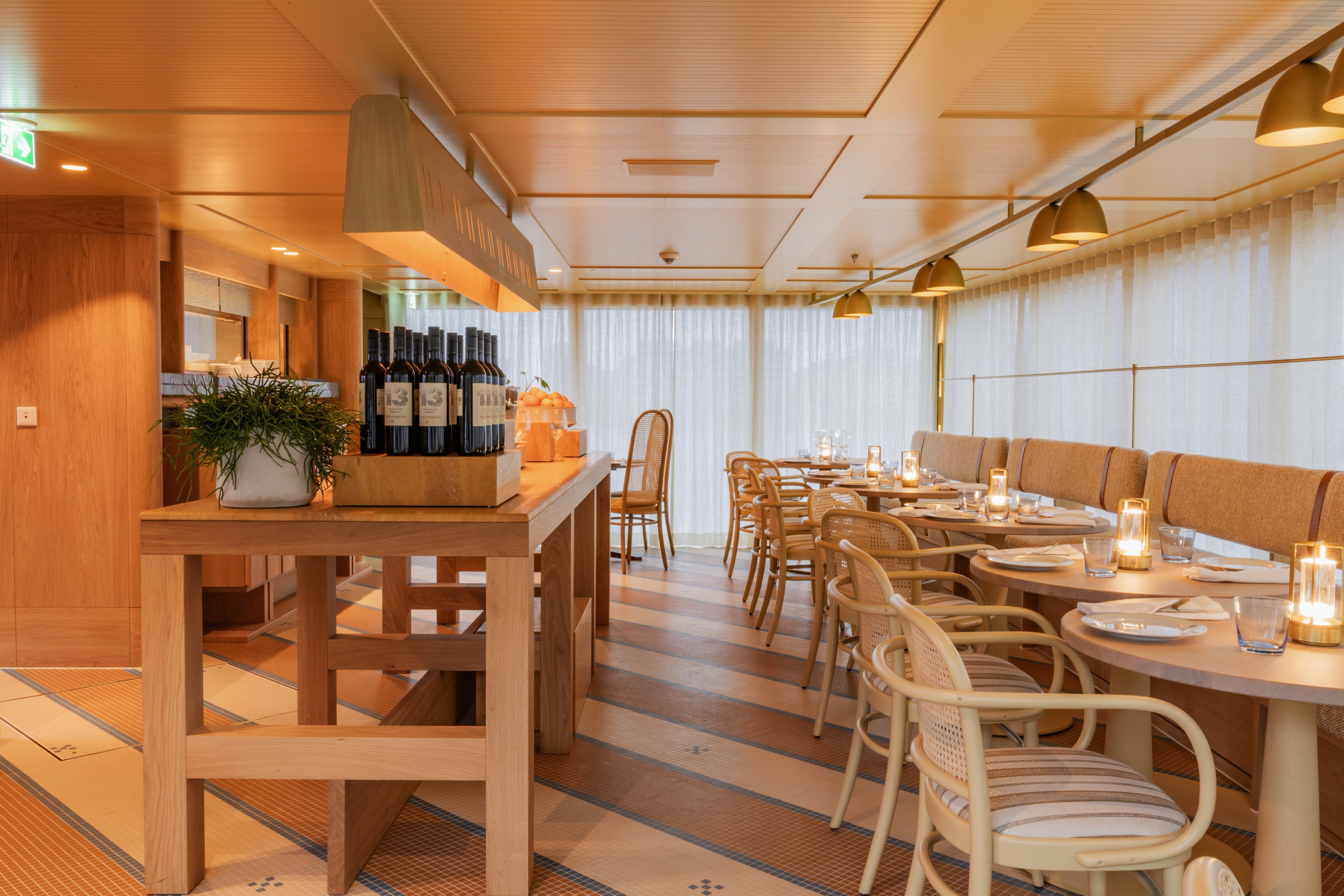 APT Solara - The Gruner Bar & Dining